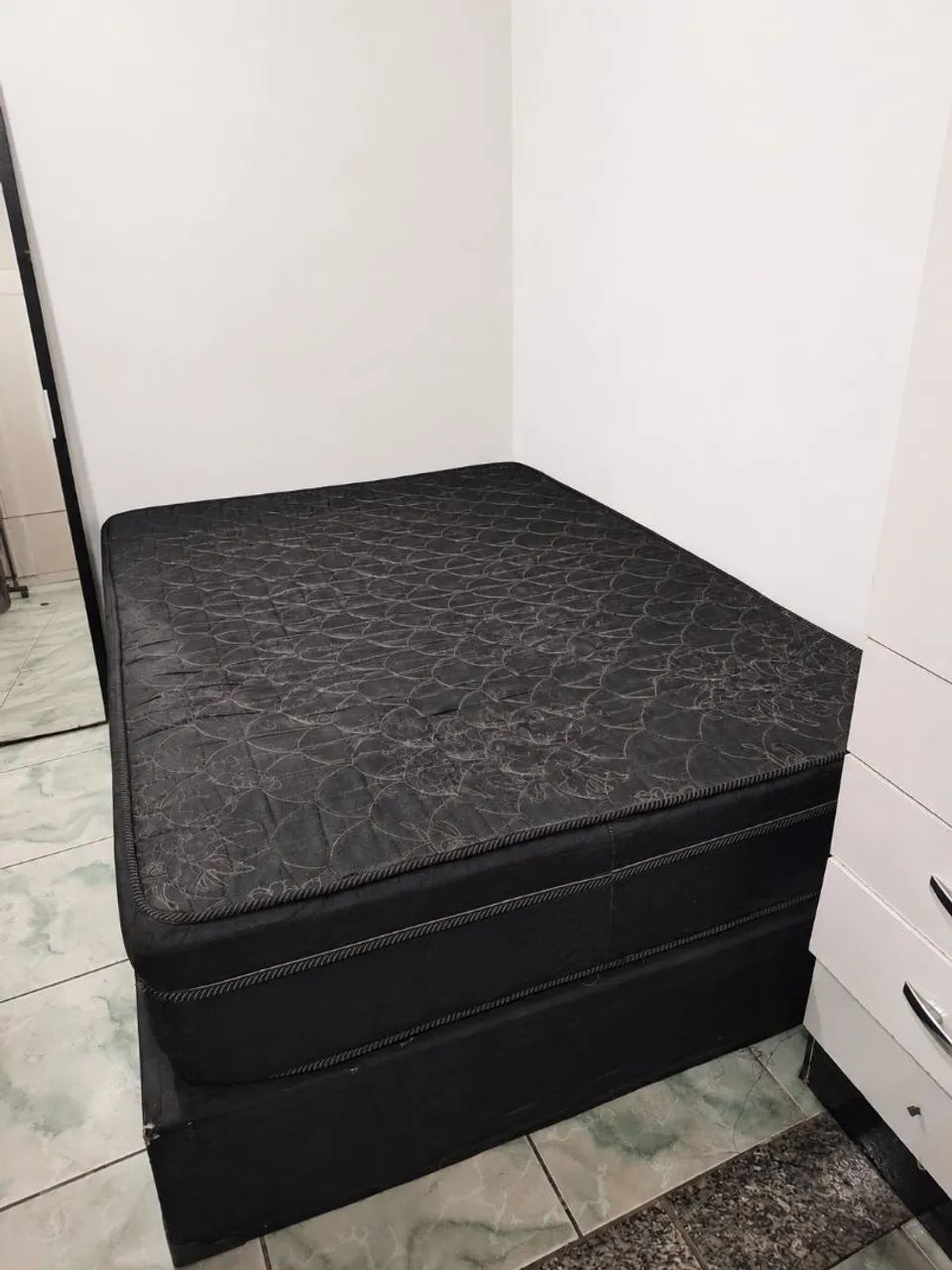 Cama Box com colchão Queen