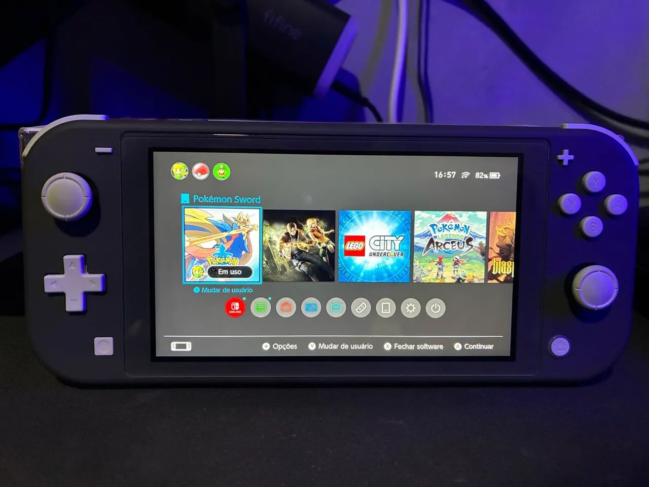 Nitendo Switch lite 3 meses de uso