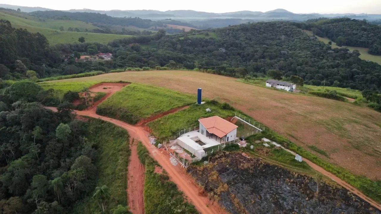 Igaratá, terreno espaçoso 1500m² com portão eletrônico e área de lazer. Corra! - Foto 9