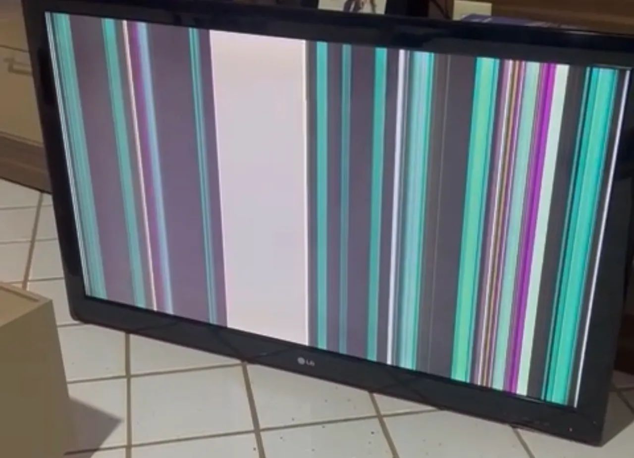 Vendo TV LG 42 Led com defeito - Foto 3
