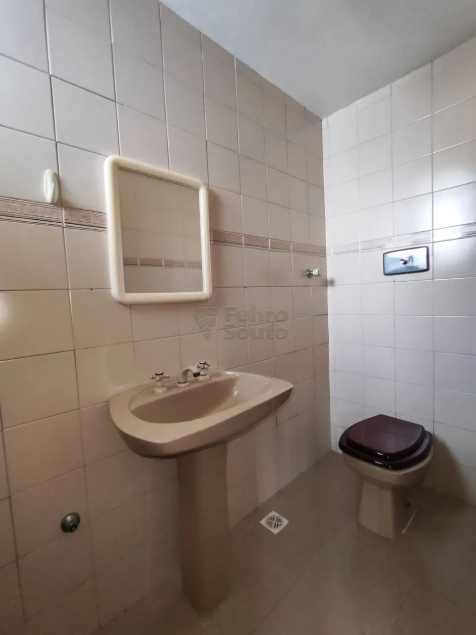 Ampla Sala Comercial no Edifício Diplomata - Centro de Pelotas Para Venda e Aluguel. - Foto 4
