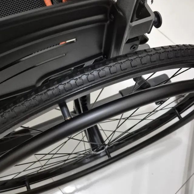 Cadeira De Rodas Alumínio Premium Max Até 150kg Hidrolight 46cm - Sem uso. - Foto 2