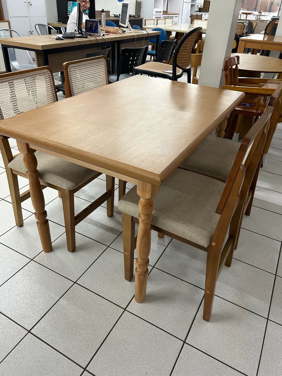 Mesa com 4 cadeiras NOVA  - Foto 5