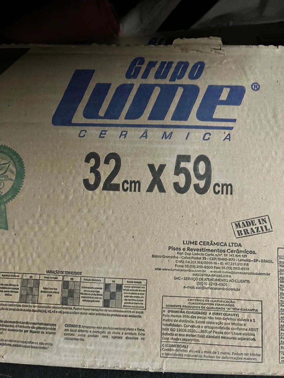 2 caixas piso branco (2.3 mts cada) 