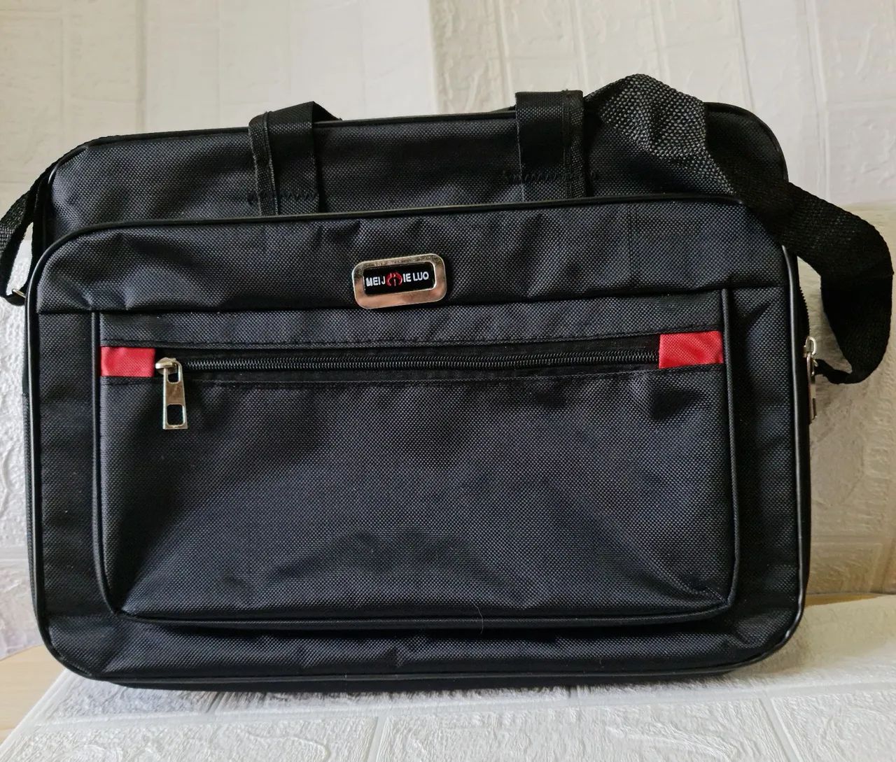BOLSA EXECUTIVA PRETA COM 5 DIVISÓRIAS EM EXCELENTE ESTADO 