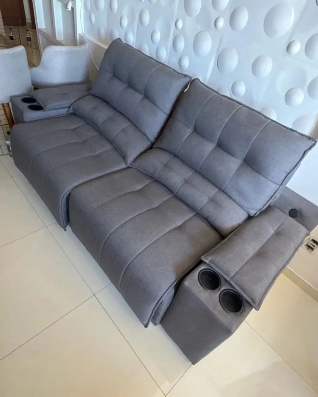 Sofa retratil e reclinável todo em linho com cabo USB 