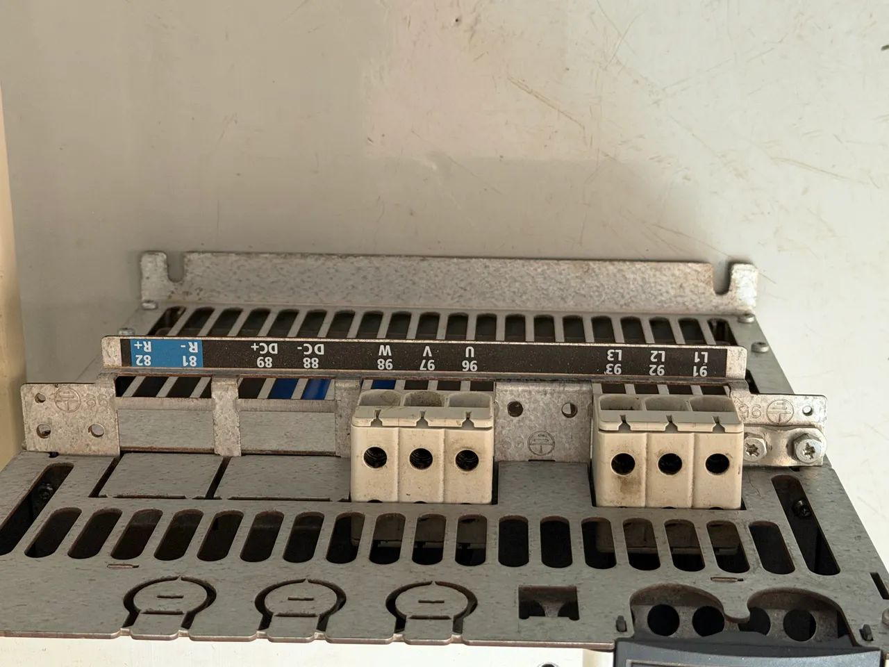 Inversor Danfoss CDS302P 220v trifásico - sem teste  - Foto 3