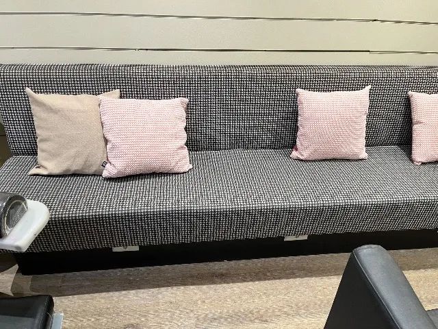 Sofá com tomadas instadas  - Foto 2