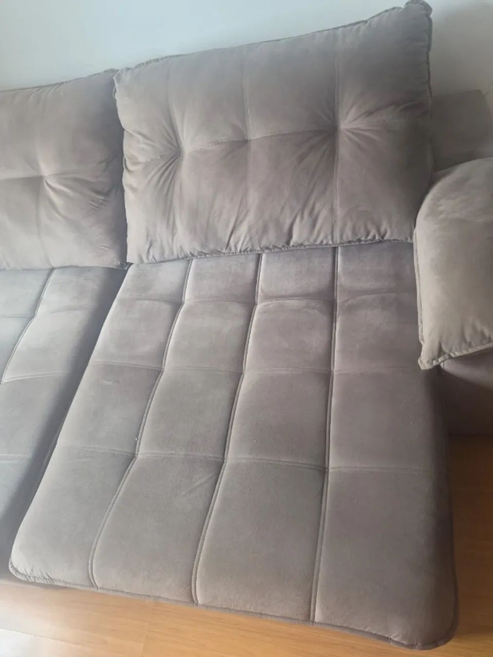 Sofá em suede impermeabilizado em excelente estado - Foto 3