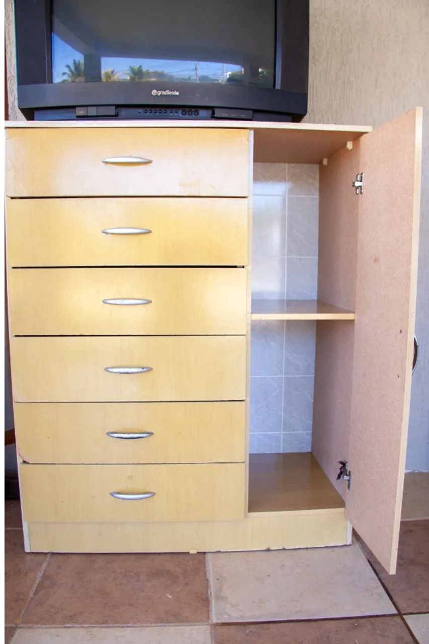 CÔMODA COM 6 GAVETAS E 1 PORTA - Foto 3