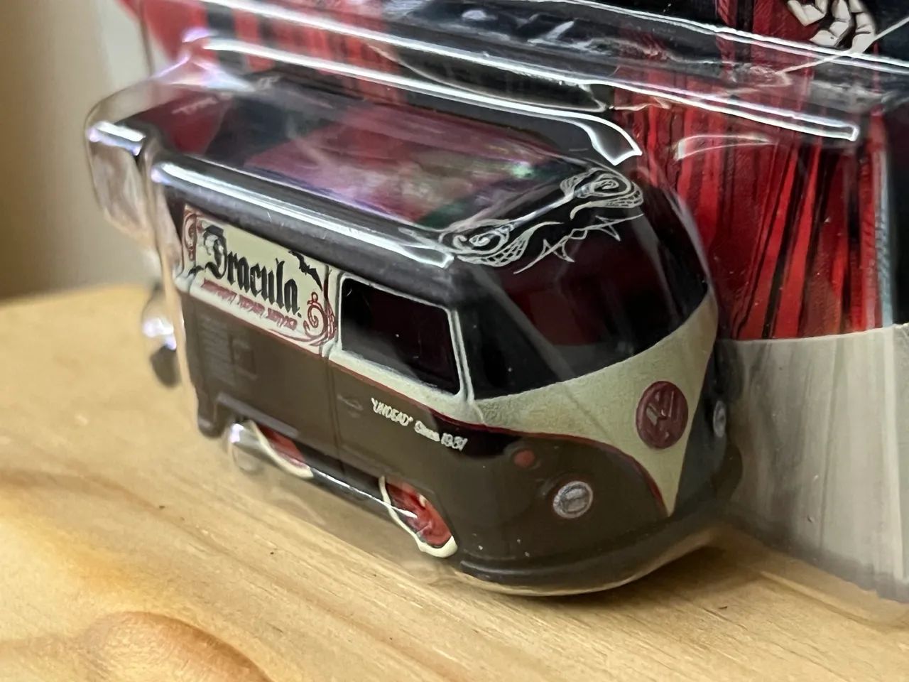 Hot Wheels Kool Kombi Dracula Premium - Foto 3