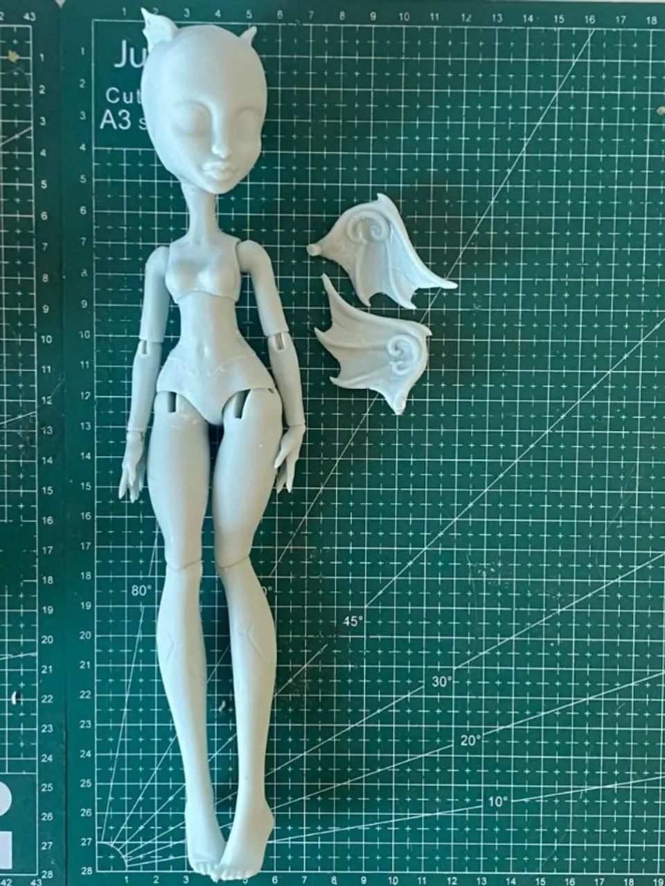 Rochelle Boneca Monster High G3 - base custom cinza escuro - Foto 3