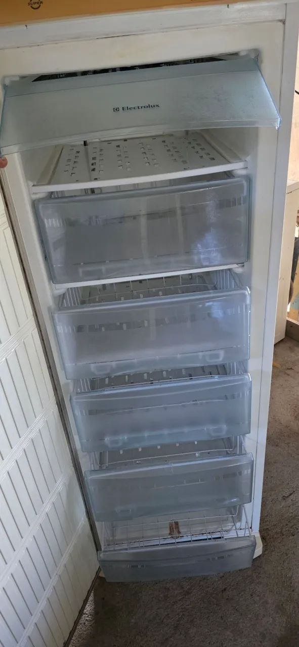 Freezer vertical eletrolux 173l  - Foto 2