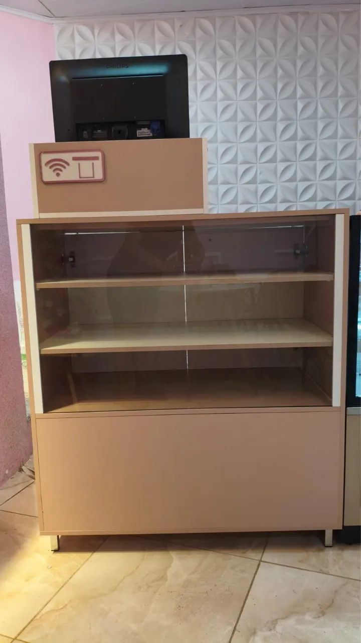 Vendo balcão em MDF com Vidro Frontal - Foto 4