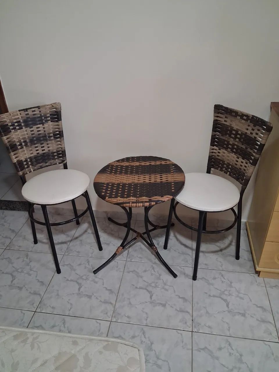 Mesinha com 2 cadeiras de varanda