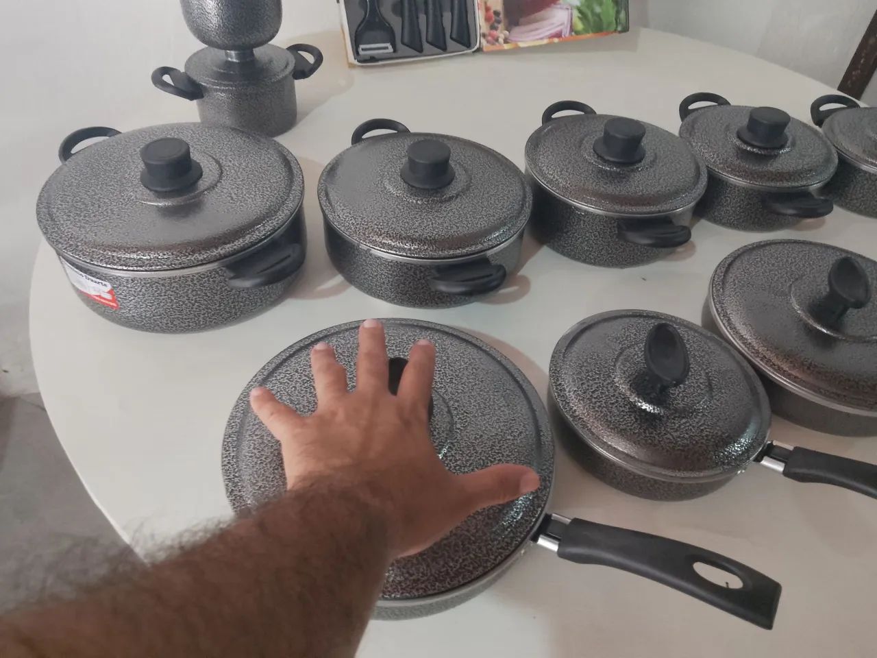 Kit com 9 panelas mais jogo de faca de brinde  - Foto 5