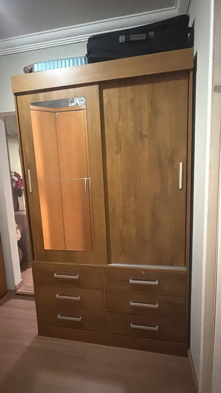 Guarda roupa solteiro com espelho 