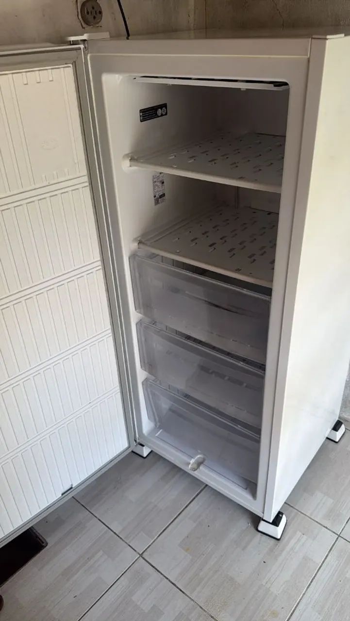 Vende-se freezer Eletrolux vertical - Foto 4