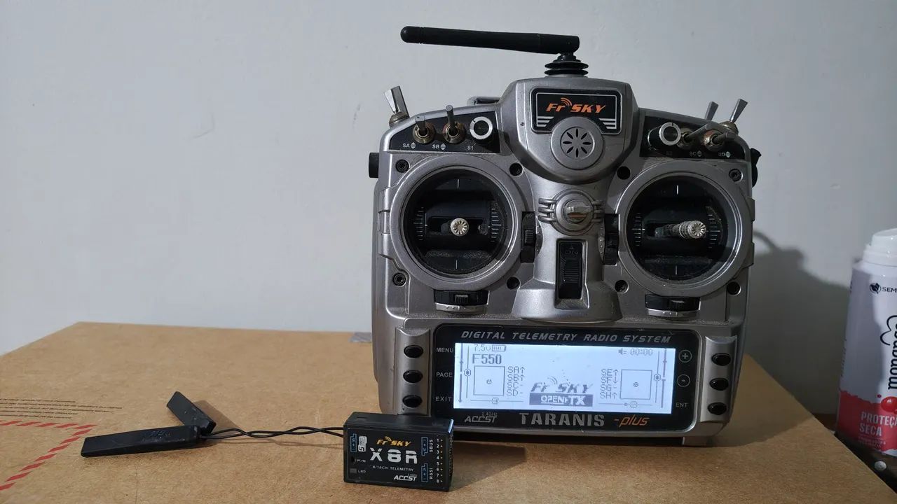 Rádio TARANIS X9D plus + Bateria + Receptor FrSky X8R 