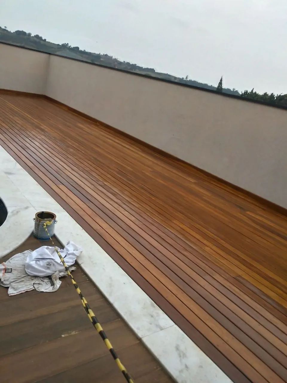 DECK DE MADEIRA E PERGOLADO  - Foto 3