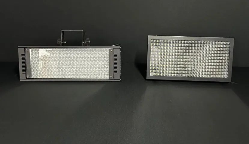 2 STROBO Led -1 RGB e outro Branco - DMX - Bivolt