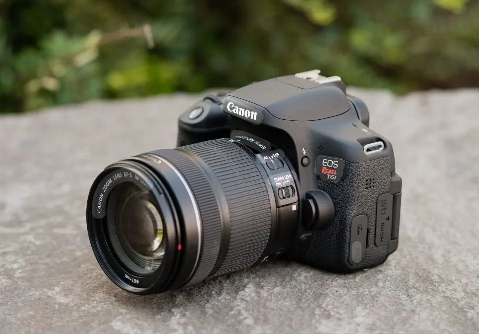 Câmera Canon EOS T6i + Lente 18-55mm +acessórios 