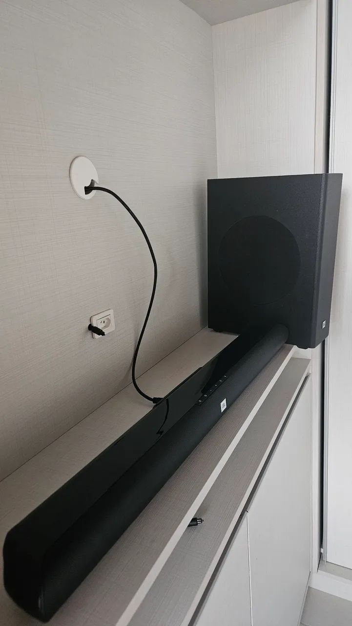 Home theater soundbar