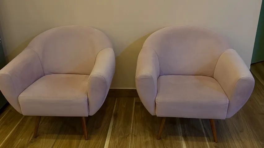 Par de Poltronas Rosa-Claro Reformadas - Pés Palito