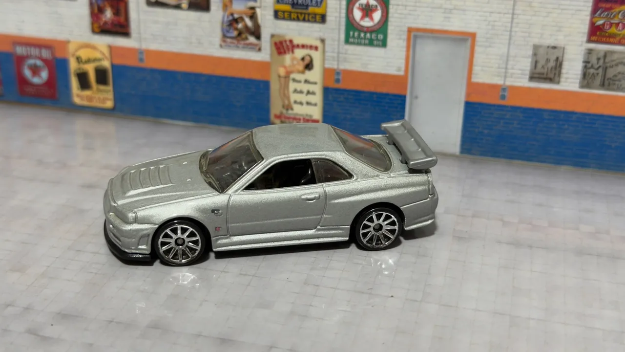 Hot Wheels Premium Pop Culture Godzilla Nissan Skyline GT-R BNR34