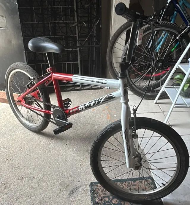 Bicicleta aro 20 Vermelha com branco - Foto 3