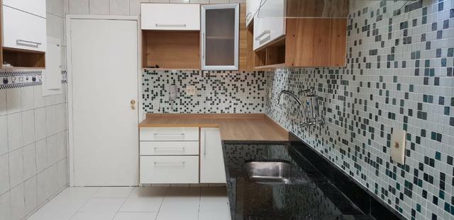 Excelente apartamento de frente com varandão, 3 quartos na Vila da Penha - Foto 11