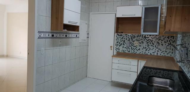 Excelente apartamento de frente com varandão, 3 quartos na Vila da Penha - Foto 12