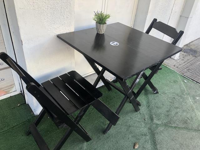 Conjunto mesa e duas cadeiras