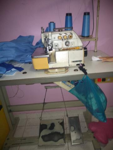 Máquina overlock