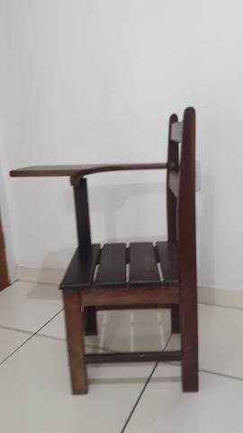 Cadeira de estudante de madeira