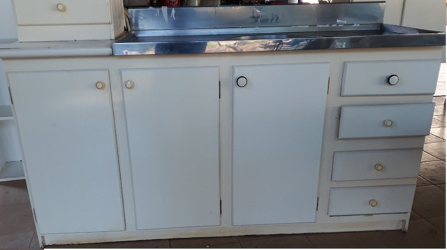 Vendo Balcão de Cozinha com Pia de Inox