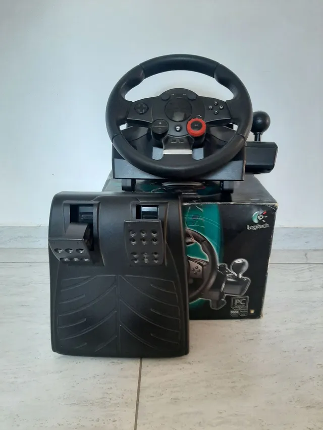 VOLANTE LOGITECH DRIVING FORCE GT d'occasion pour 120 EUR in Los Hueros sur  WALLAPOP