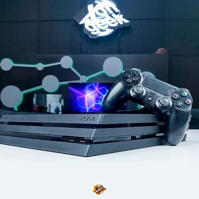 PlayStation 4 1 Tb Pro Seminovo com Brinde