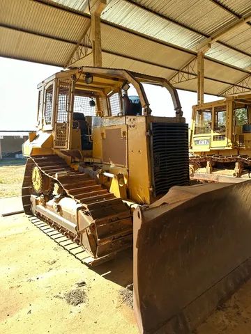 Trator de esteira CAT D6N