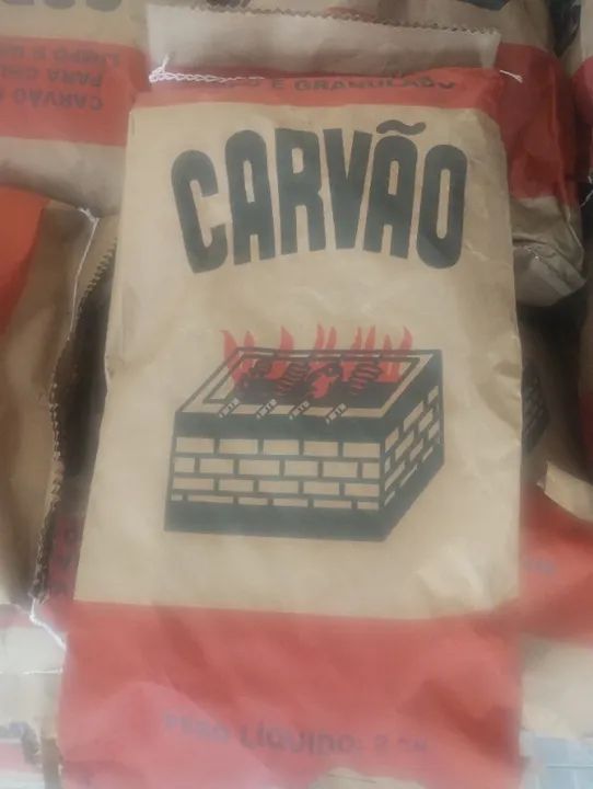 Carvão e lenha de eucalipto pra churrasco  - Foto 4