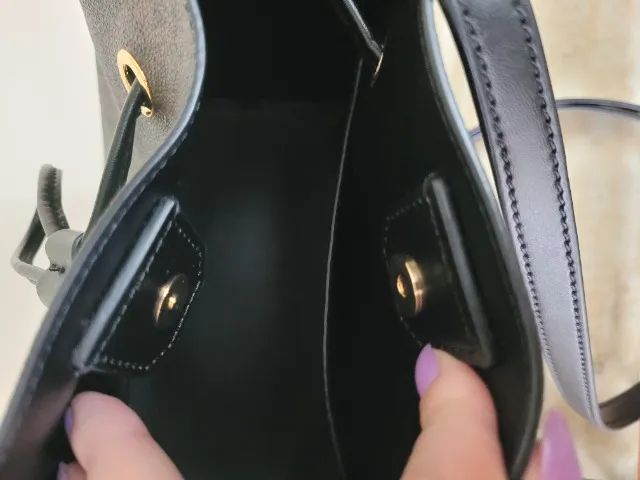 Vendo Bolsa e Mochila Original Michael Kors - Foto 2