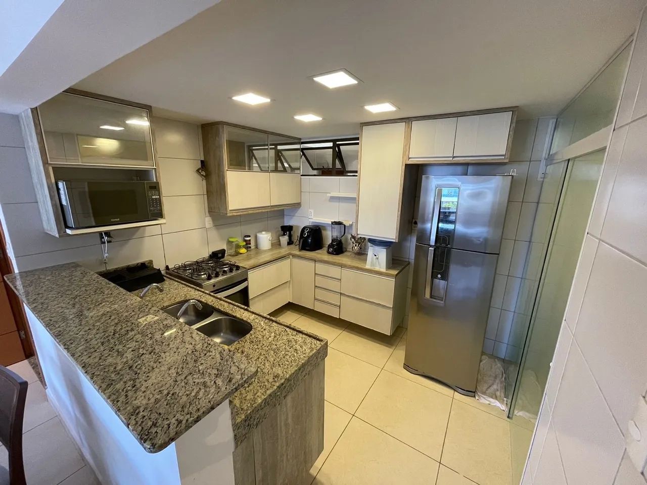 LOCAÇÃO POR TEMPORADA em Ponta de Campina apartamento 3qts pé na areia! - Foto 3