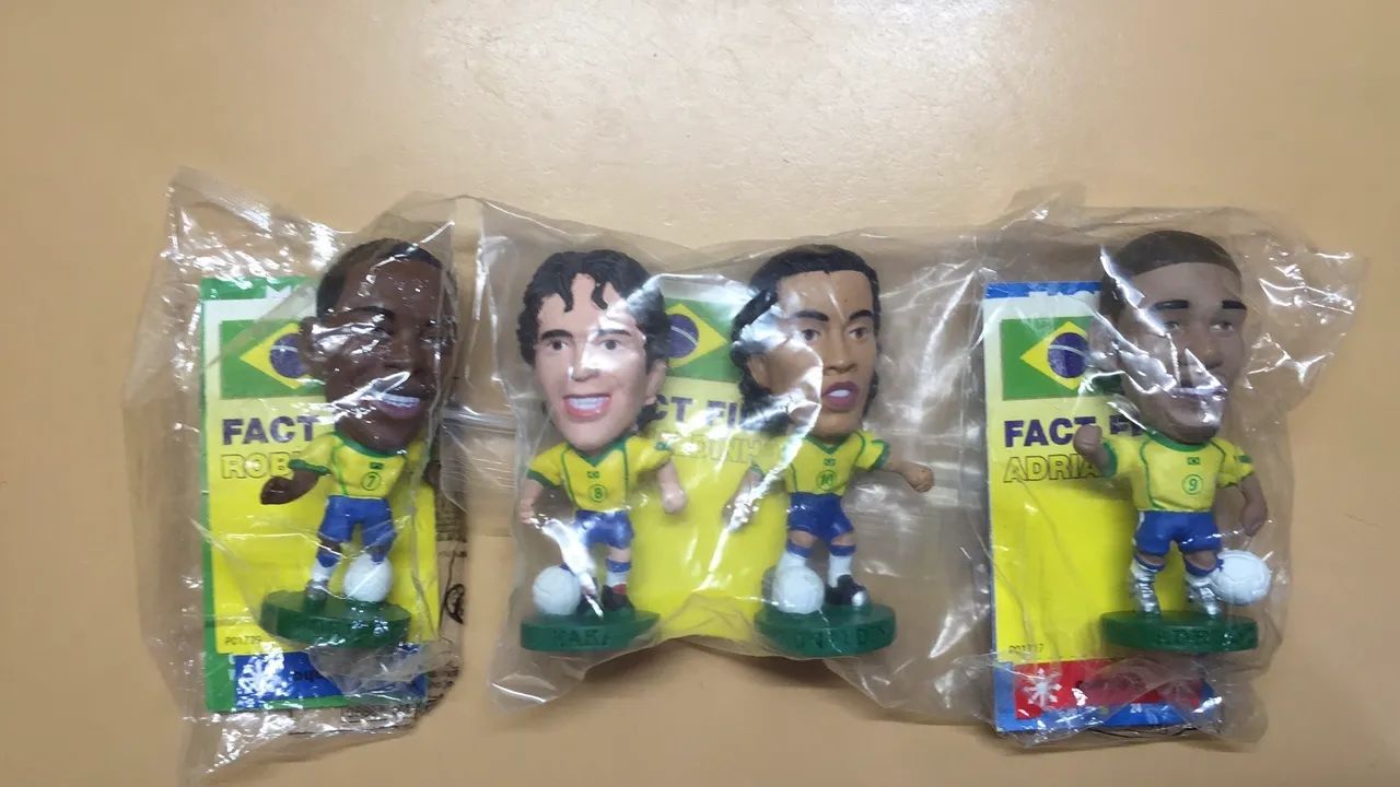 Mini Craques Bonecos de Futebol do Brasil - Adriano, Ronaldinho, Kaká e outros