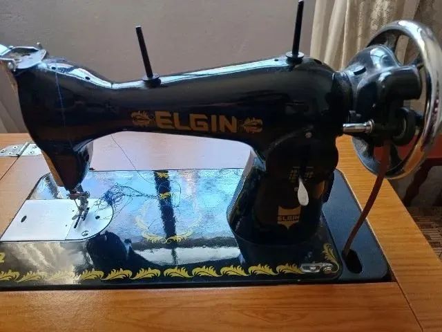 Máquina de Costura Elgin Completa com Gabinete Fechado Anos 2000 - Foto 5