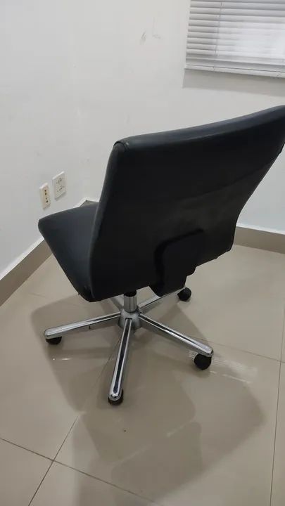 Cadeira de escritório R$180,00 - Foto 4