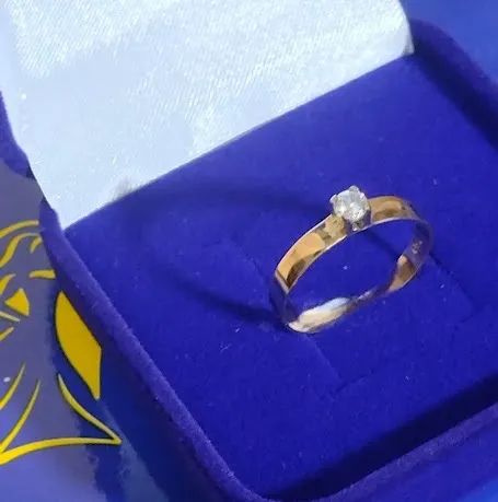Anel Solitário 2.05 Gramas Pedra Zircônia Todas as Cores 3 mm Aro 4 mm Ouro 18 kilates     - Foto 2