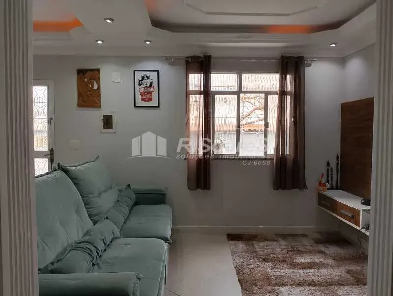 Casa com duas suítes na rua Crisantemos em Vila Valqueire
