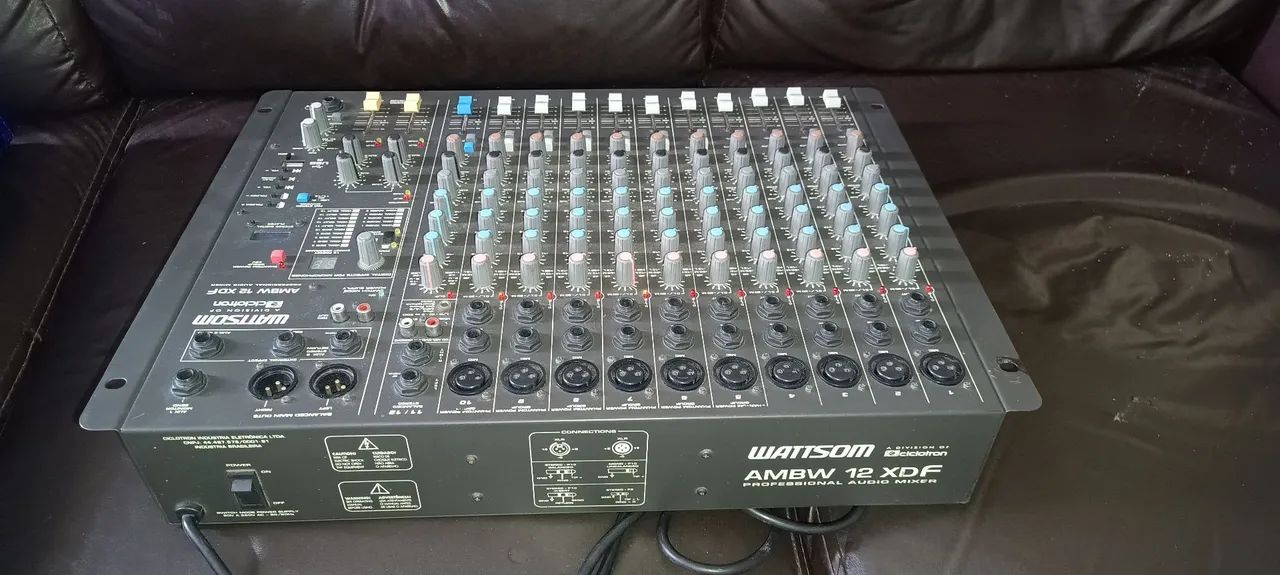 Mesa de Som Wattson AMBW 12 XDF