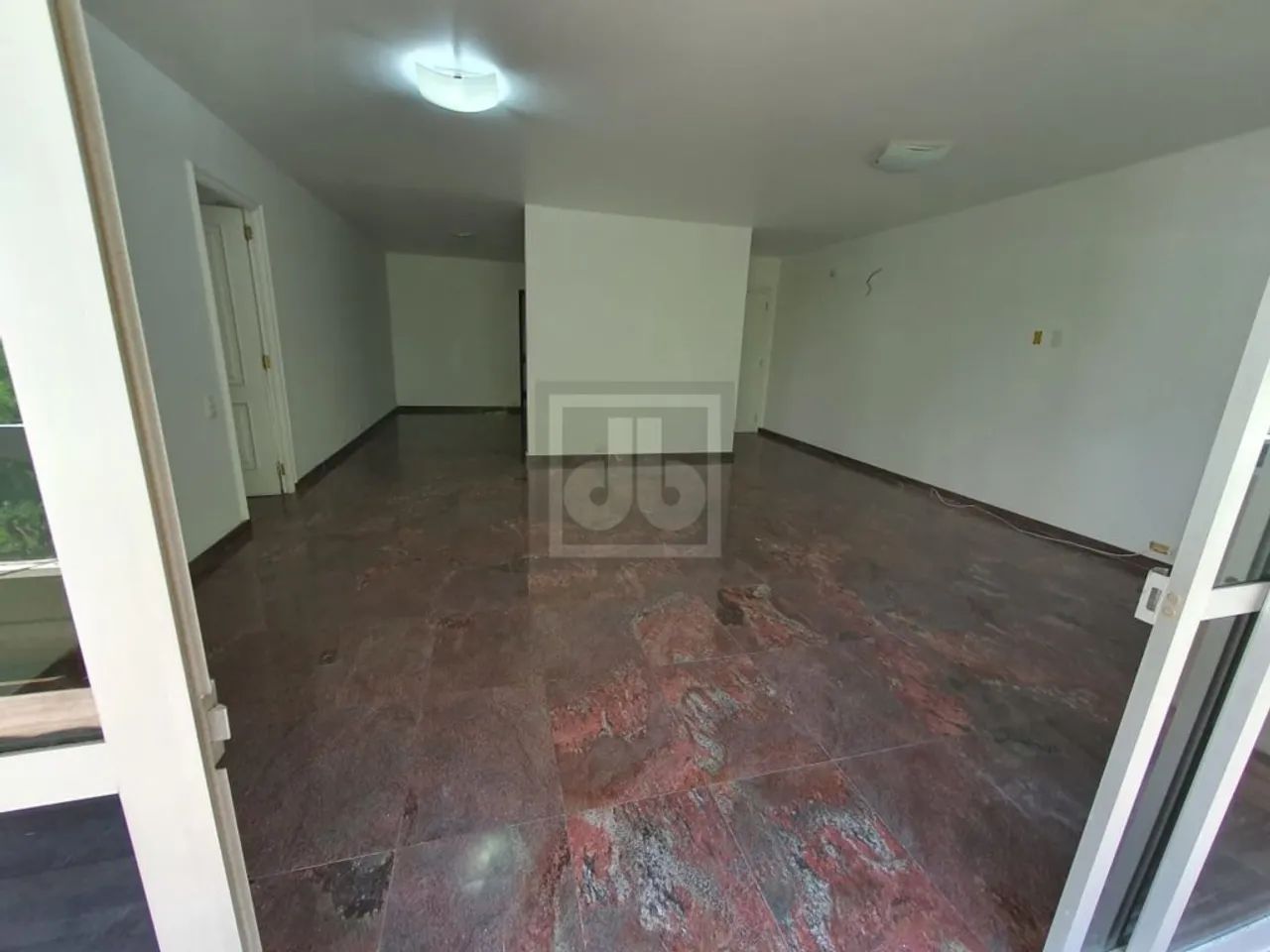 Leblon, Condomínio de Luxo, Varandão, 3 qartos, Reformado , 3 Vagas. - Foto 4