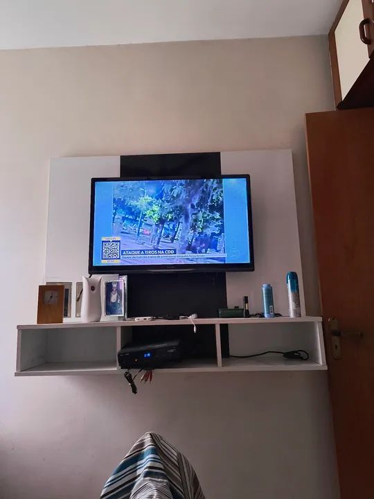 Painel para tv branco e preto  - Foto 2